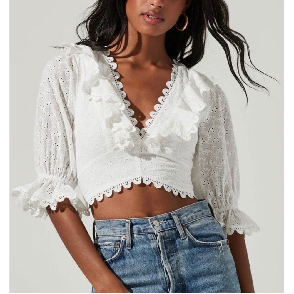 ASTR White Eyelet Lace Cropped Puff Sleeve Top Size Small
